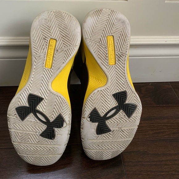 Youth Under Armour Charged Basketball Shoes - Picture 6 of 8